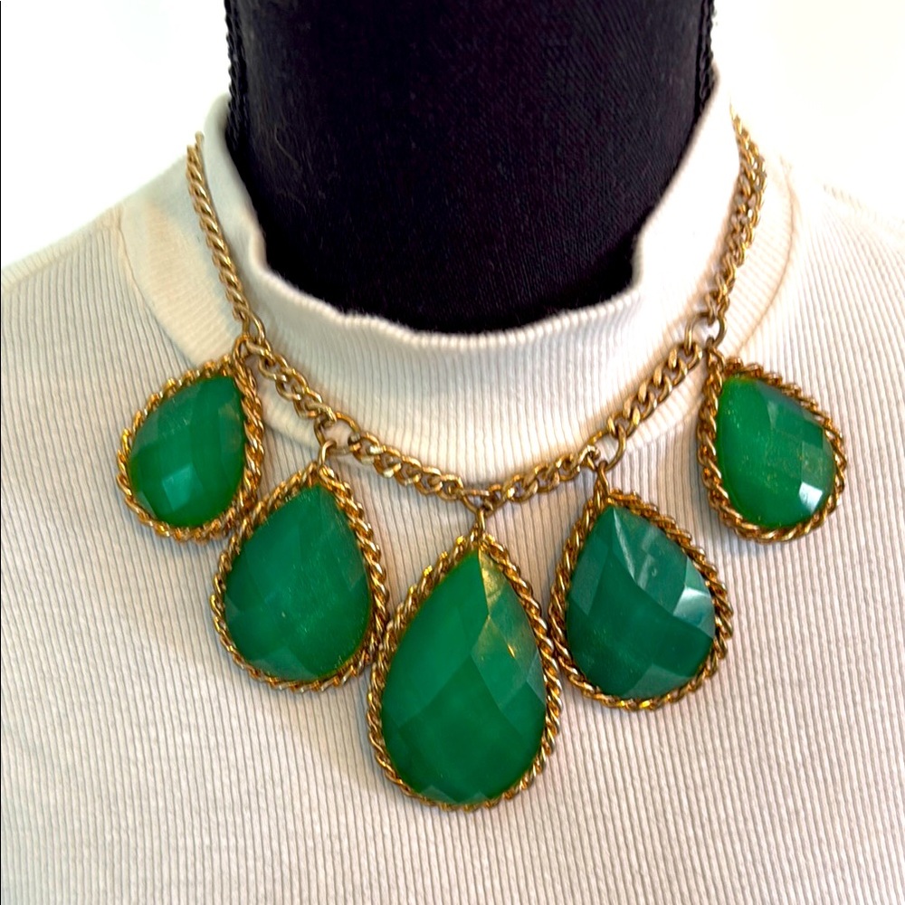 Elegant Green Teardrop Necklace